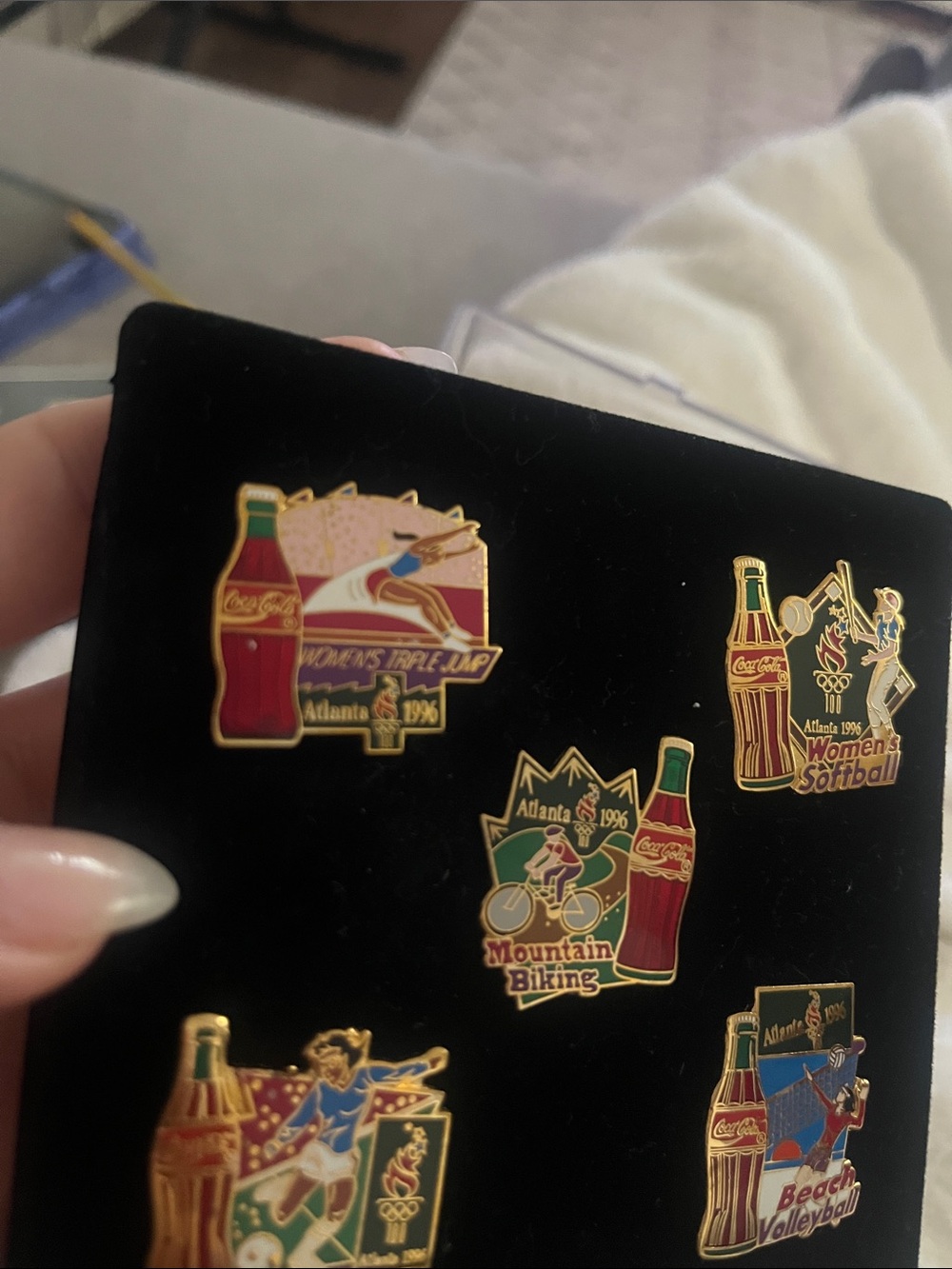 Coca cola collectable pins of sports - Picture 5 of 6